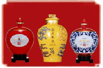 汕头濠江区烟酒回收五粮液各种摆件.jpg
